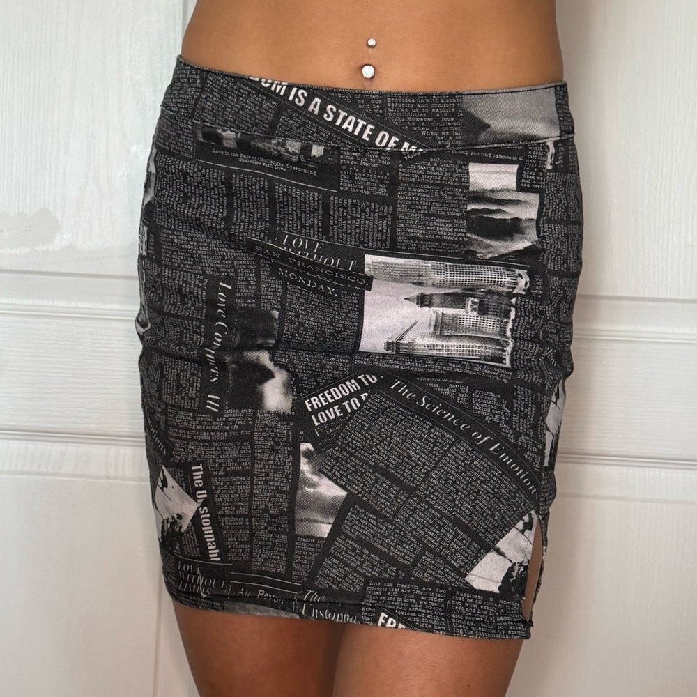 Chic Newspaper Print Pencil Skirt